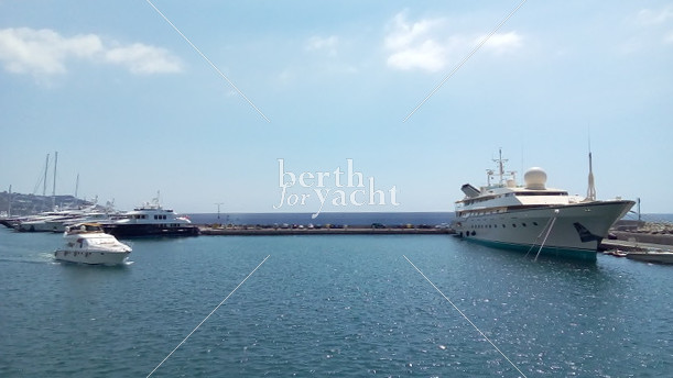 breakwater berthforyacht